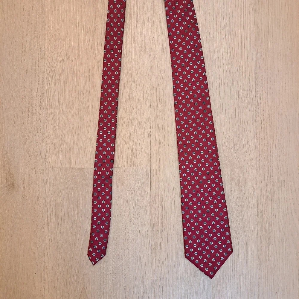 DELLACROCE Red White Mini Flower 100% Silk Quality Made In‎ USA Medium Width Tie